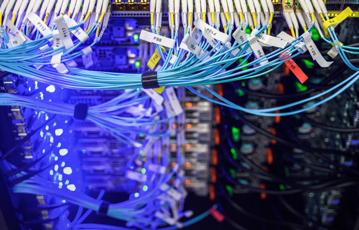 Detección de defectos superficiales en la fabricación de cables impulsada por IA